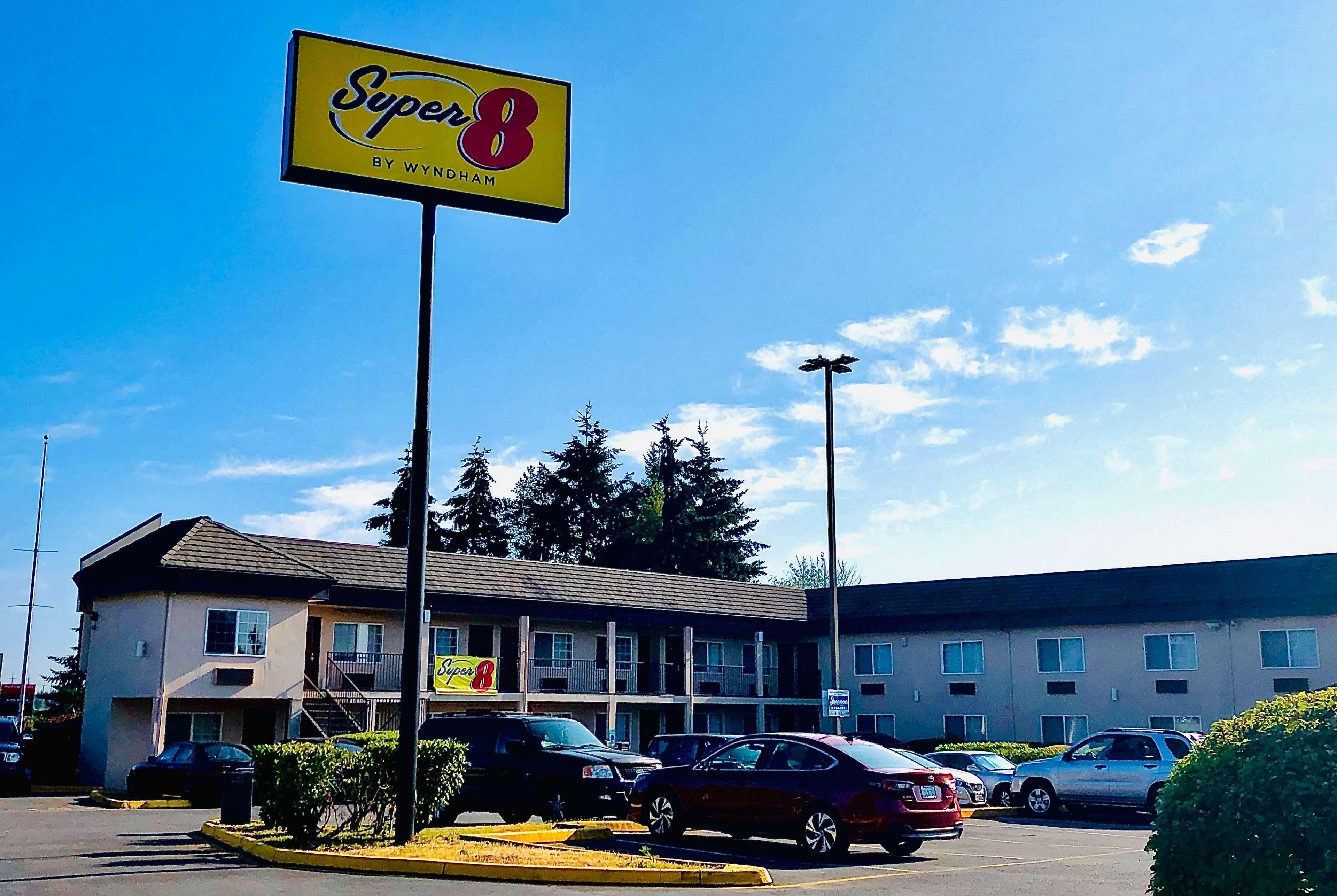 Super 8 By Wyndham Lynnwood Motel Eksteriør billede